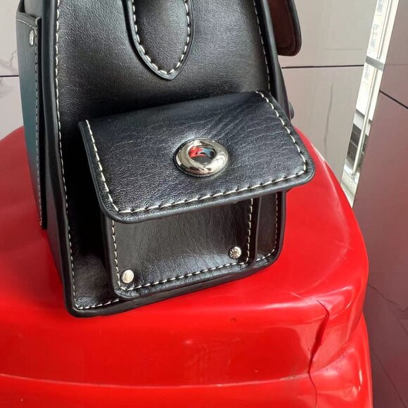 Women's one-shoulder stylish leather Tote bags are versatile